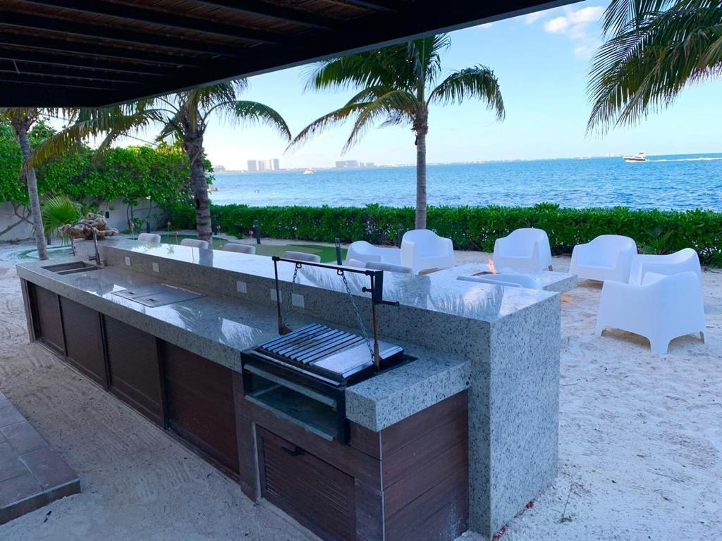 Foto 15 de Luxury Beachfront Home with Cinema & Pool – Cancún Hotel Zone