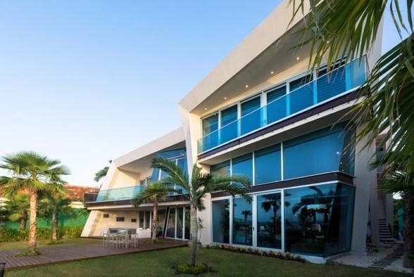 Foto 11 de Luxury Beachfront Home with Cinema & Pool – Cancún Hotel Zone